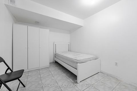 144 Wolseley Street B3 Toronto ON M6J 3R4