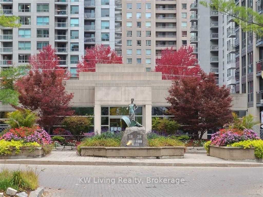 28 Hollywood Avenue 411