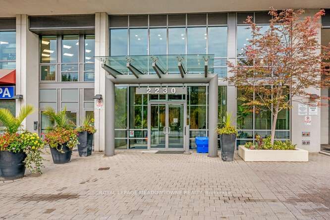 2230 Lakeshore Boulevard W 703