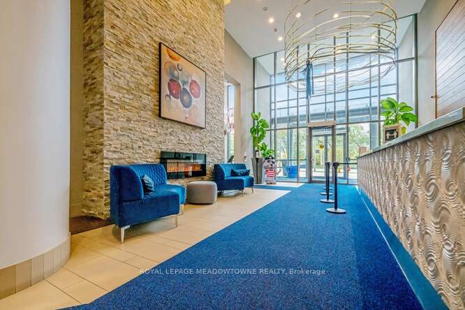 2230 Lakeshore Boulevard W 703