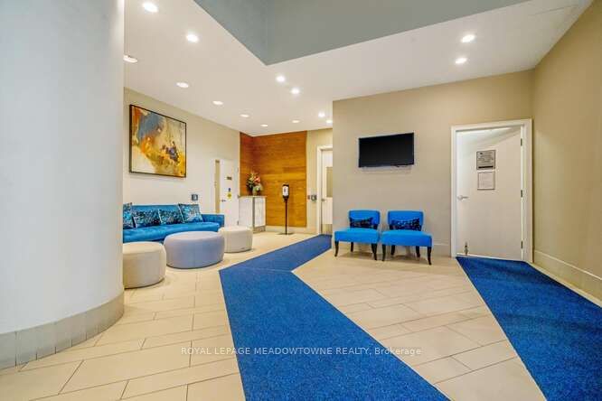 2230 Lakeshore Boulevard W 703