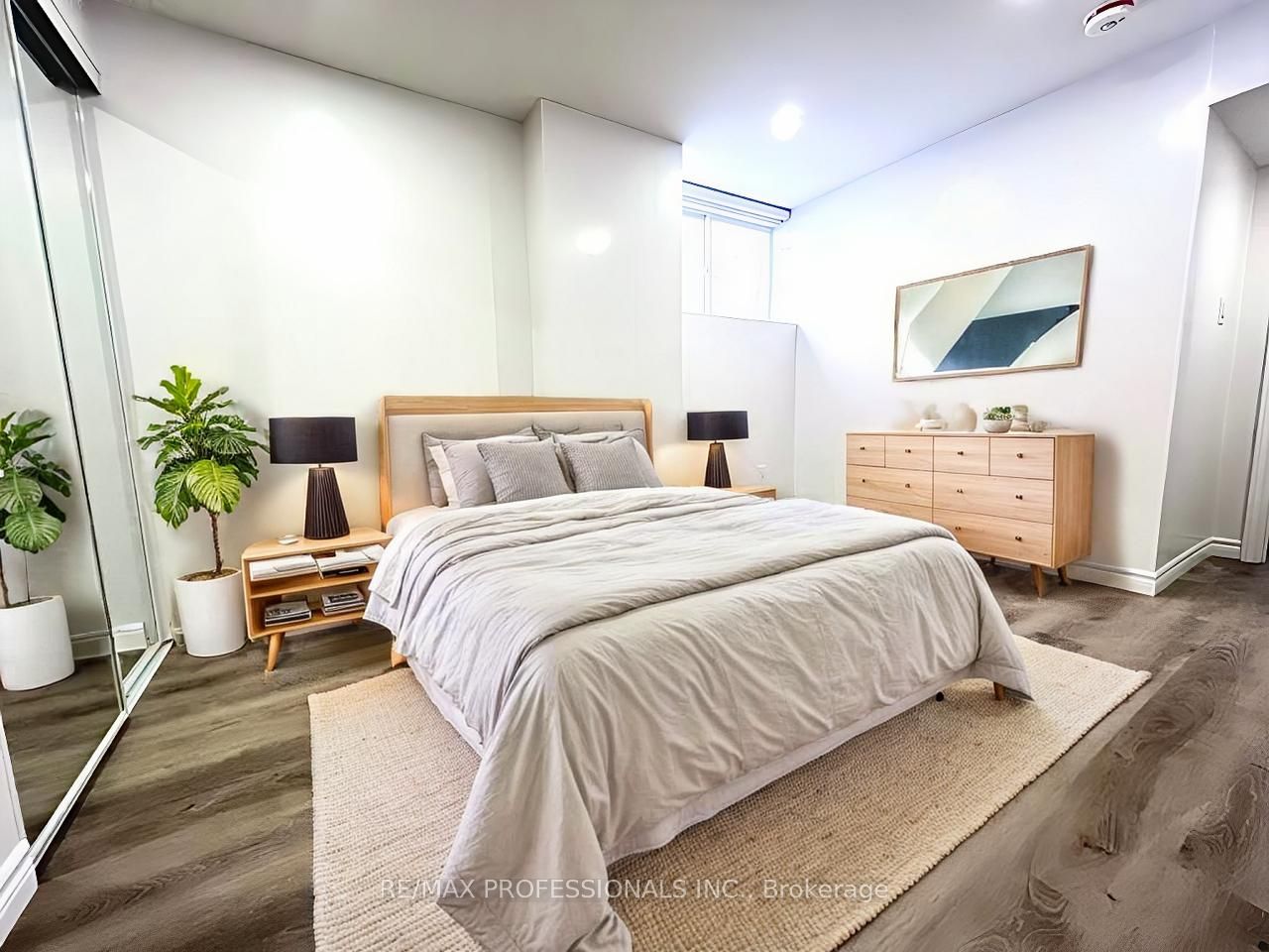 2046 Deer Park Road Lower