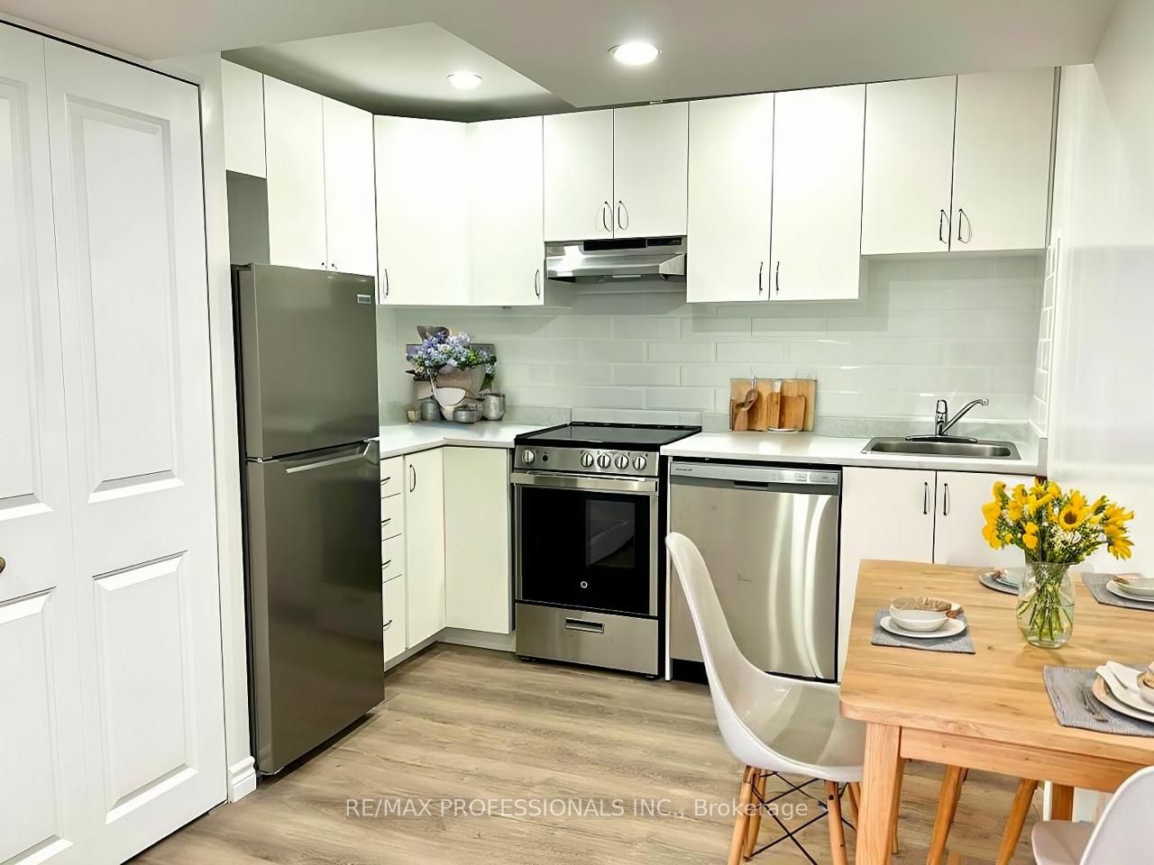 2046 Deer Park Road Lower