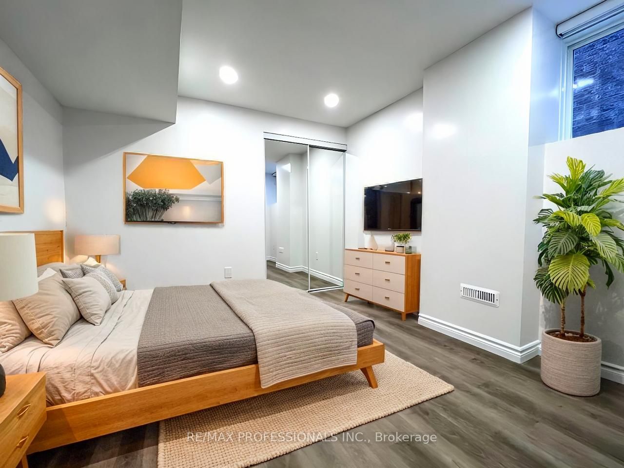 2046 Deer Park Road Lower