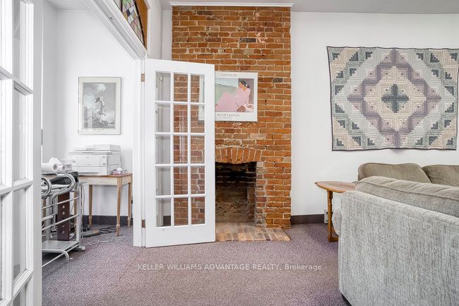 157 Gerrard Street E