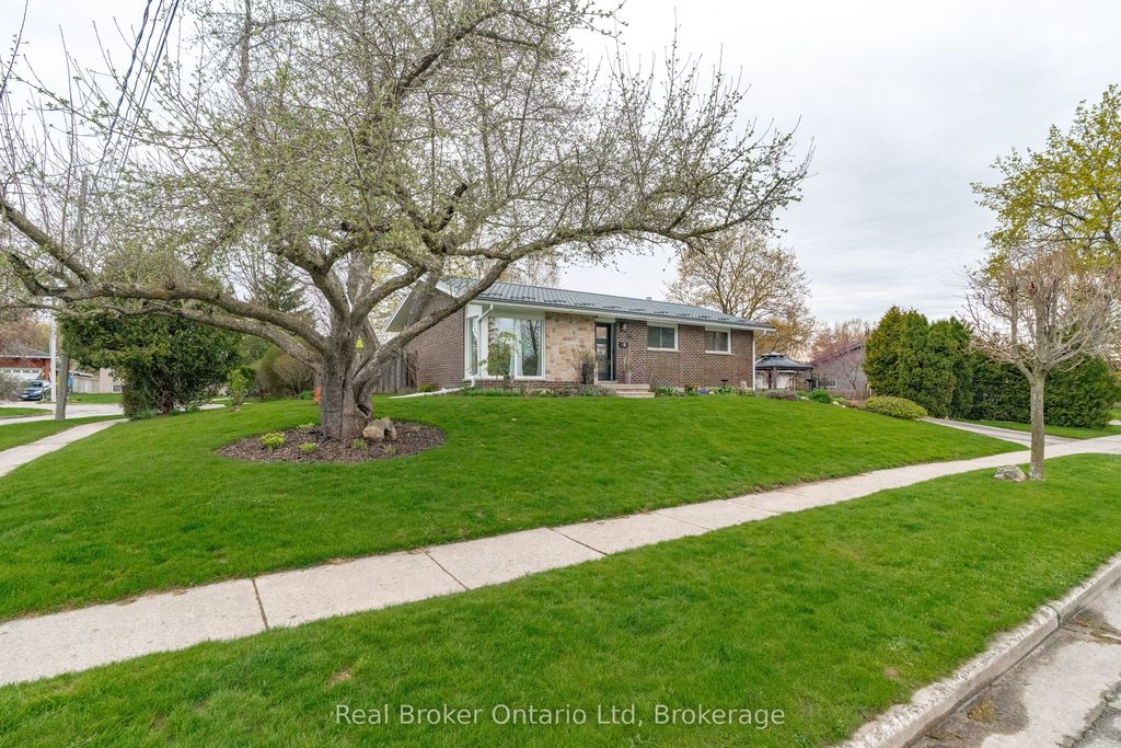 Photo of 6 Eleanor Court, Guelph, ON N1E 1S7 (MLS # X13099858)
