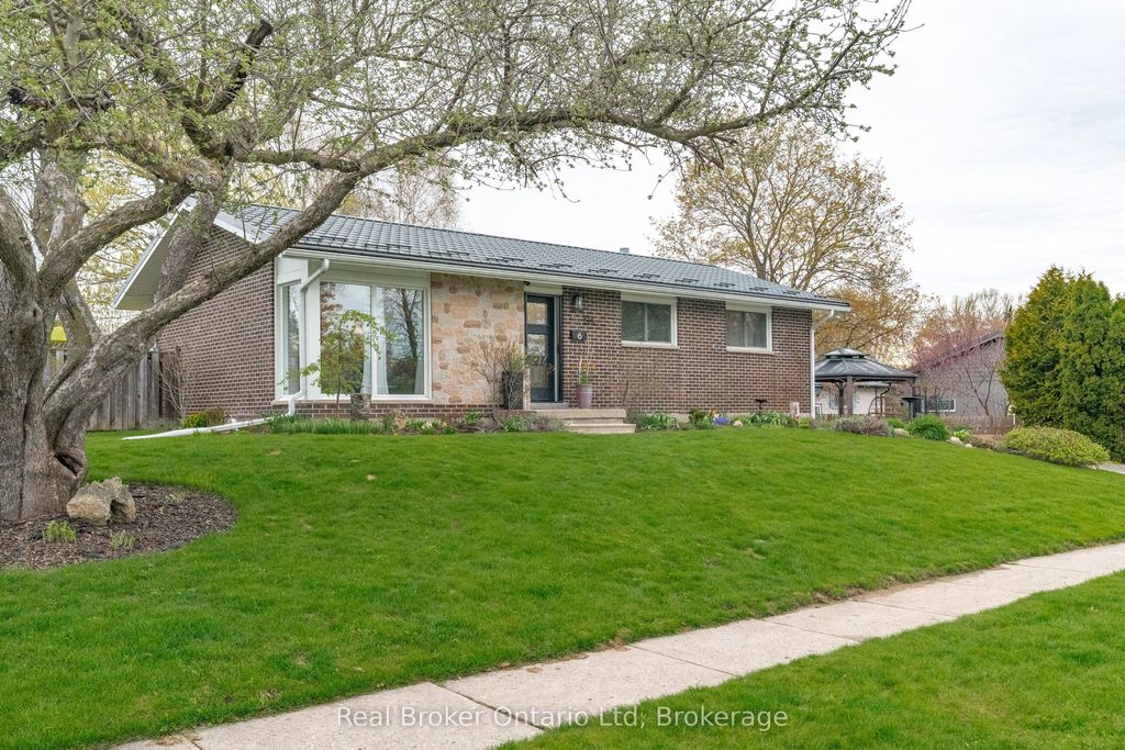 Photo of 6 Eleanor Court, Guelph, ON N1E 1S7 (MLS # X13099858)