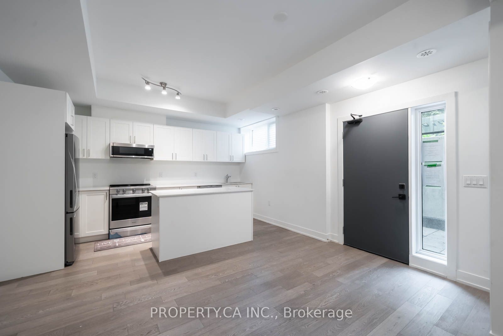 1115 Douglas McCurdy Common 103