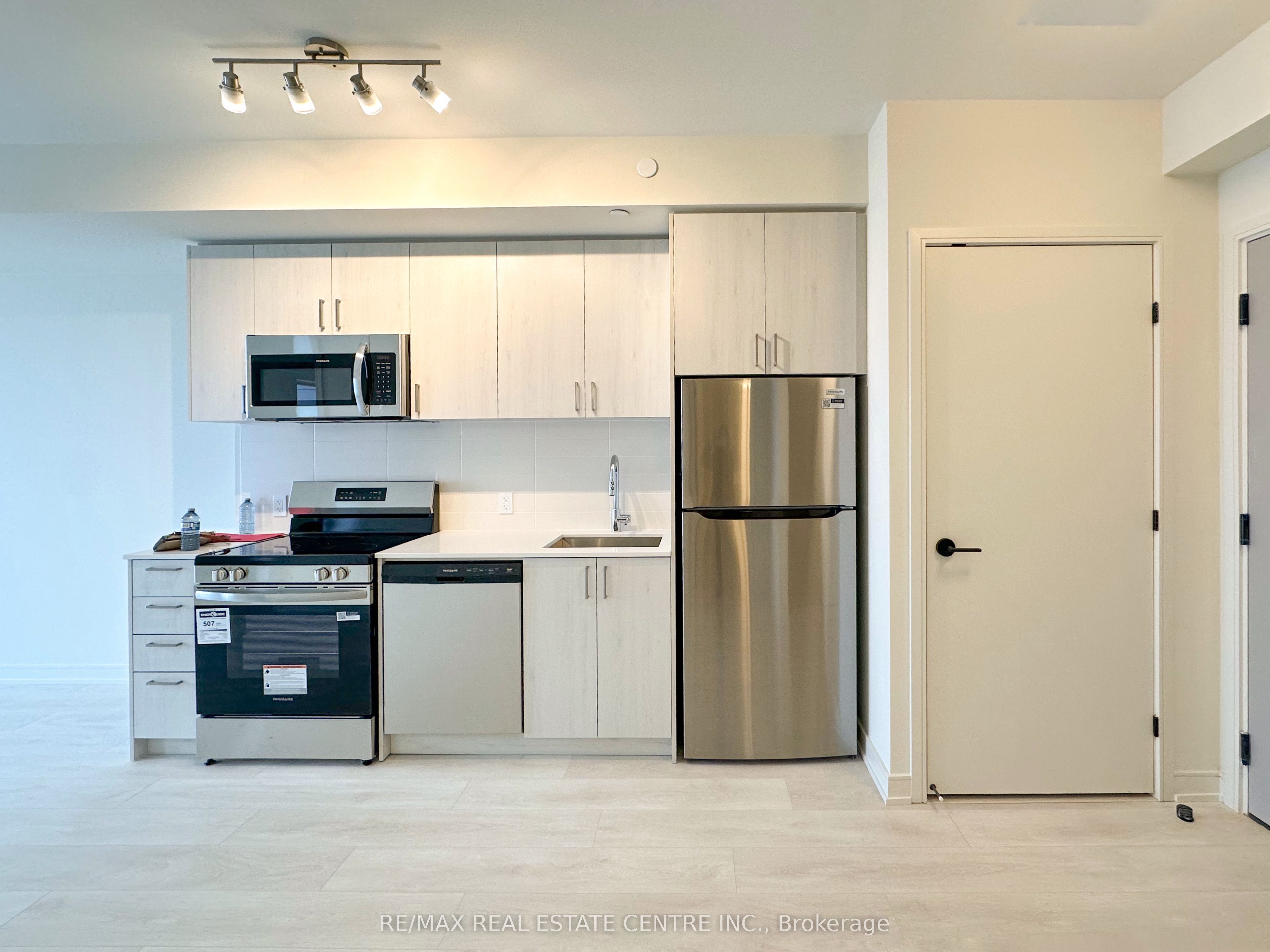 8020 Derry Road W 1806