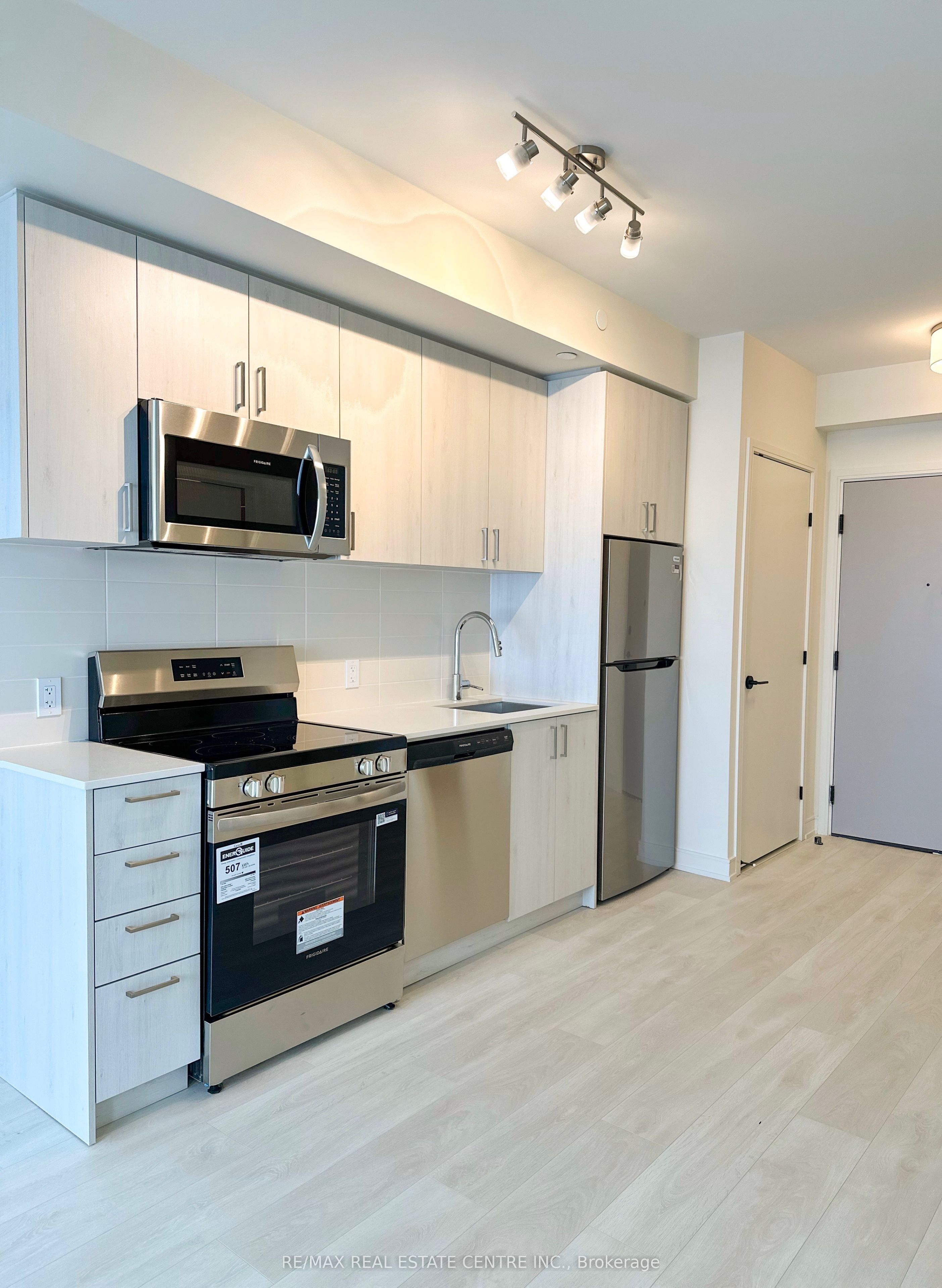 8020 Derry Road W 1806