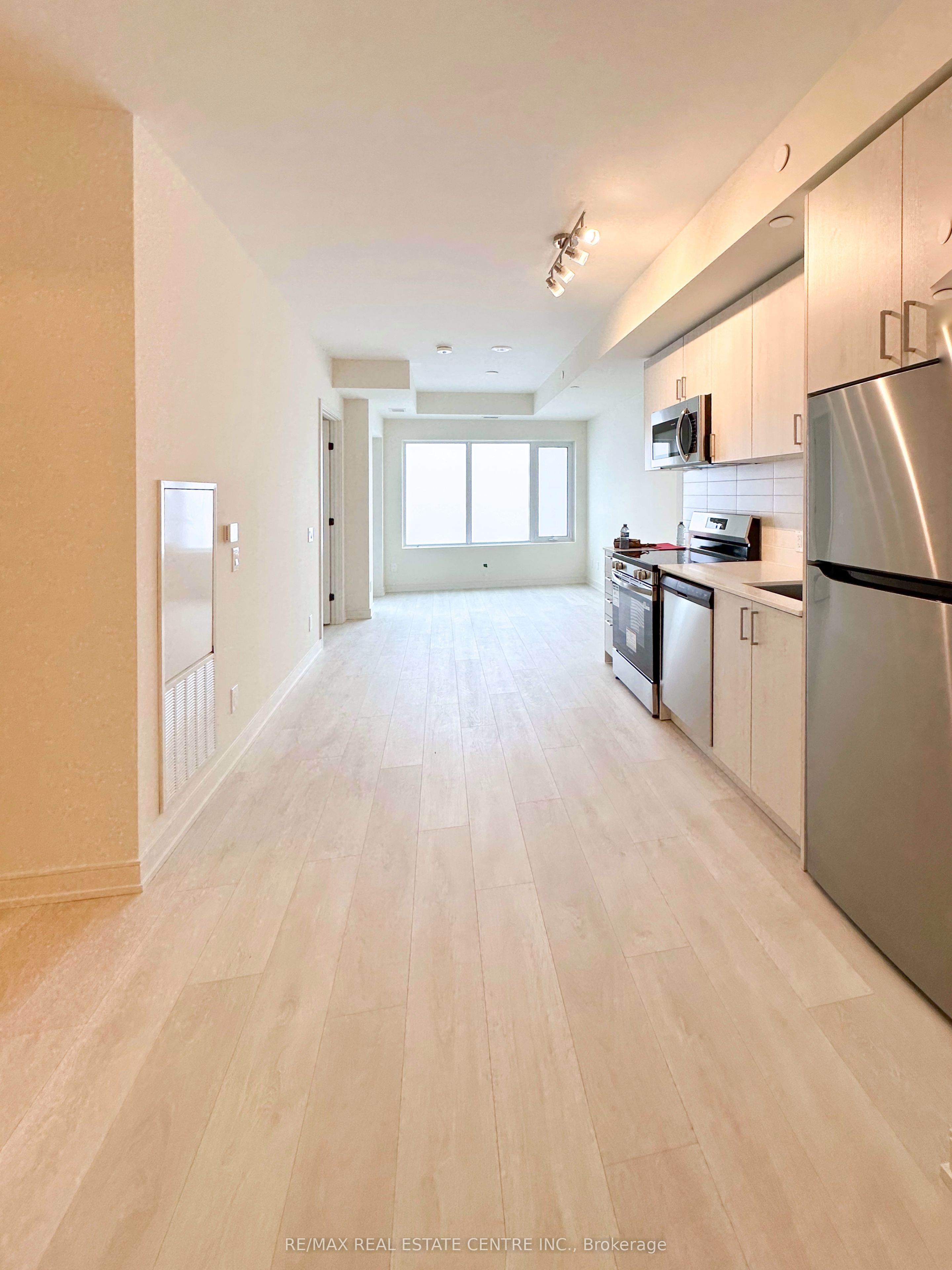 8020 Derry Road W 1806