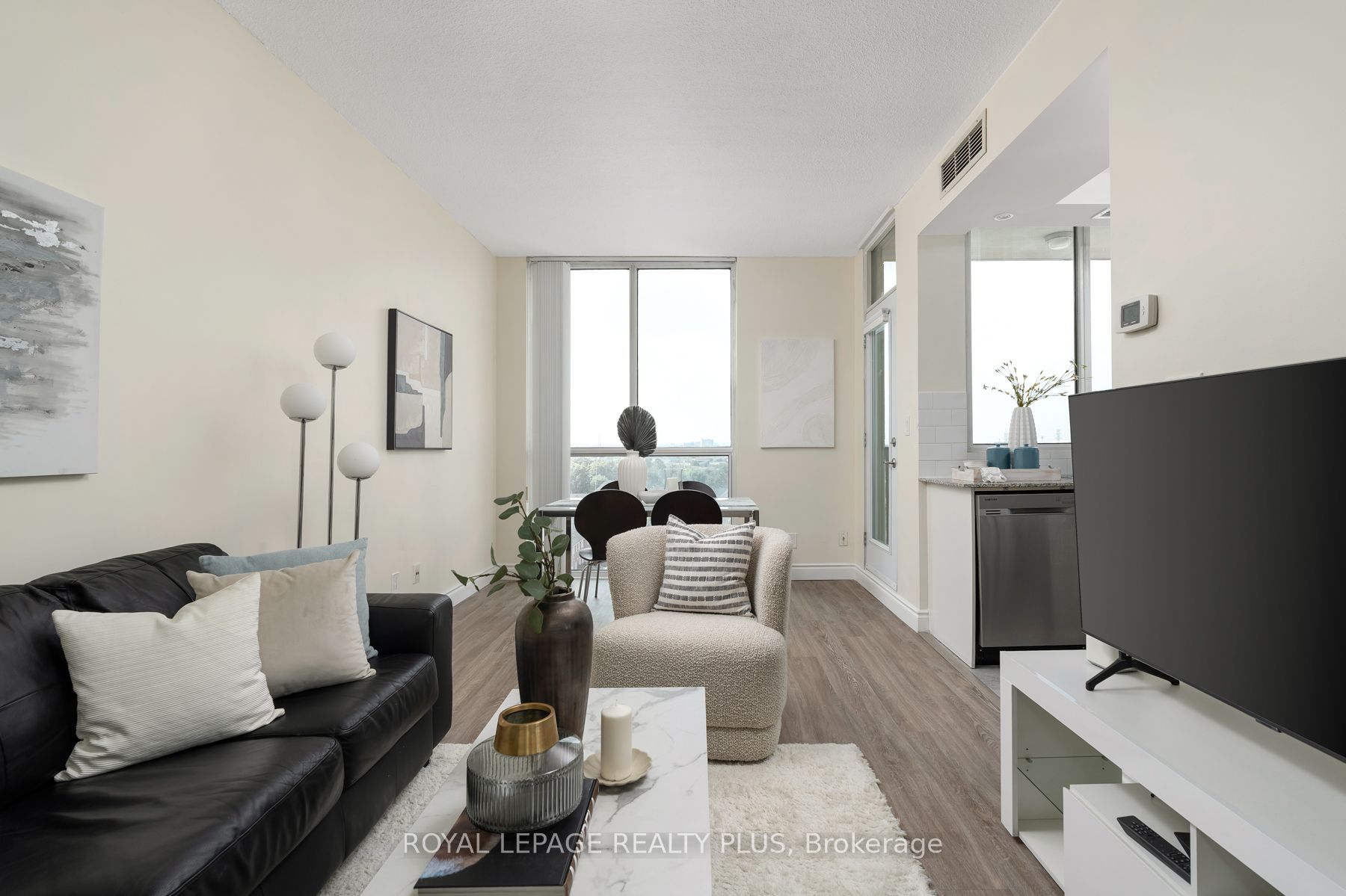 1359 Rathburn Road E 903