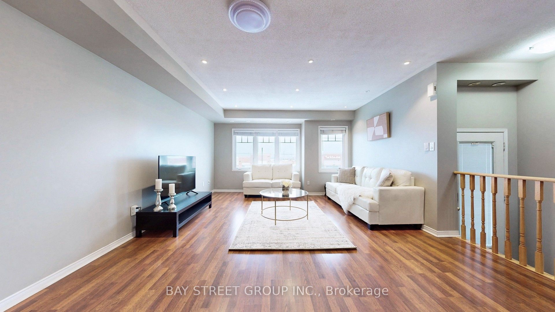 3975 Eglinton Avenue W 13