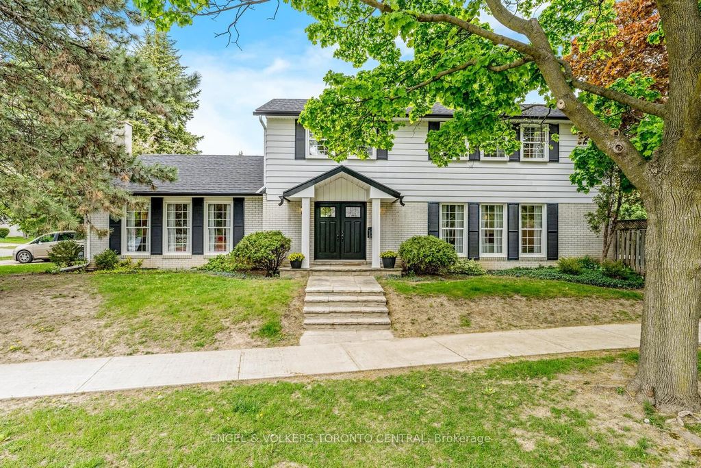 Photo of 33 Avonwick Gate, Toronto, ON M2A 2M7 (MLS # C12939914)