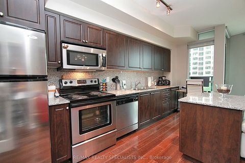 215 Fort York Boulevard 303 Toronto ON M5V 4A2