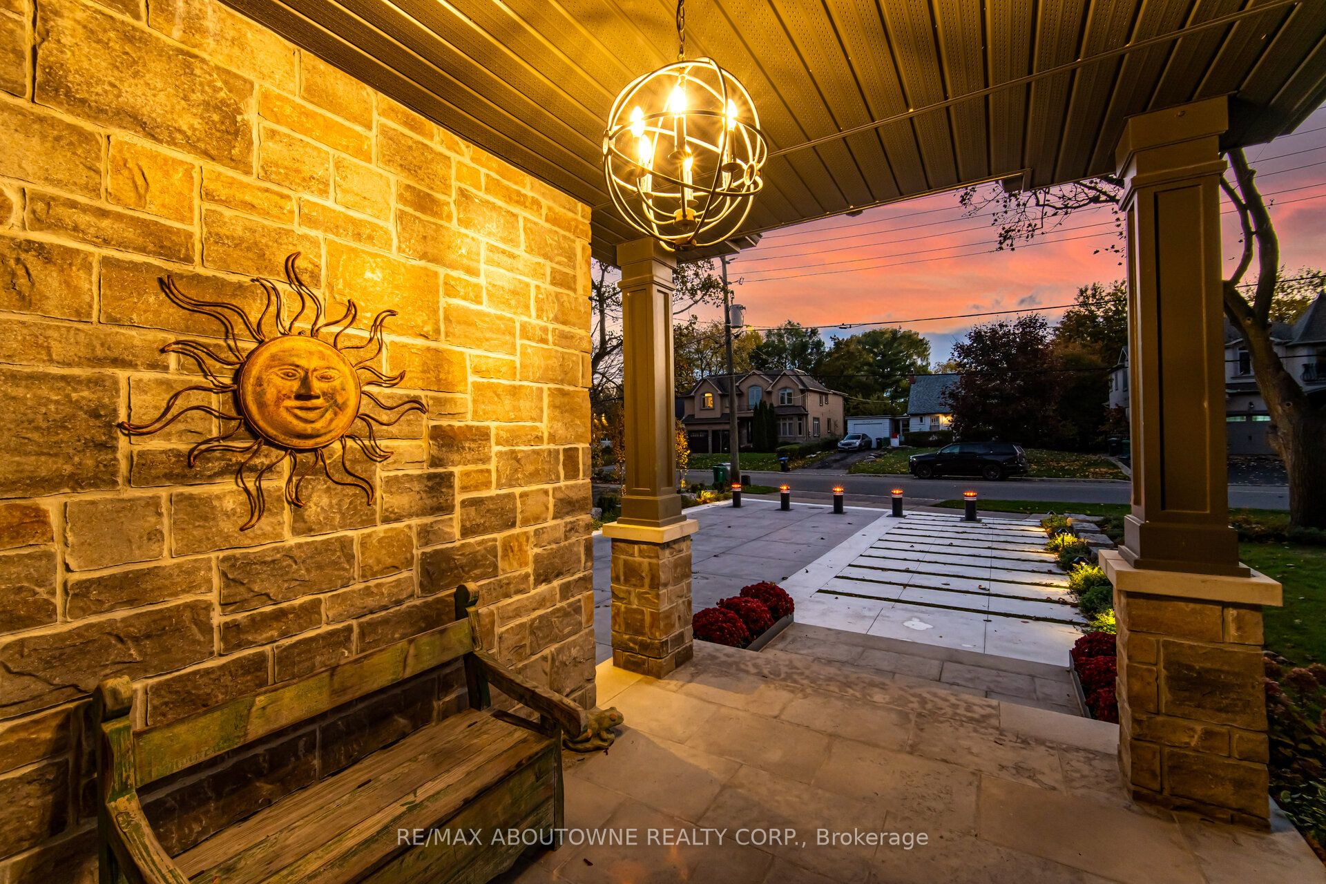 1271 Mineola Gardens