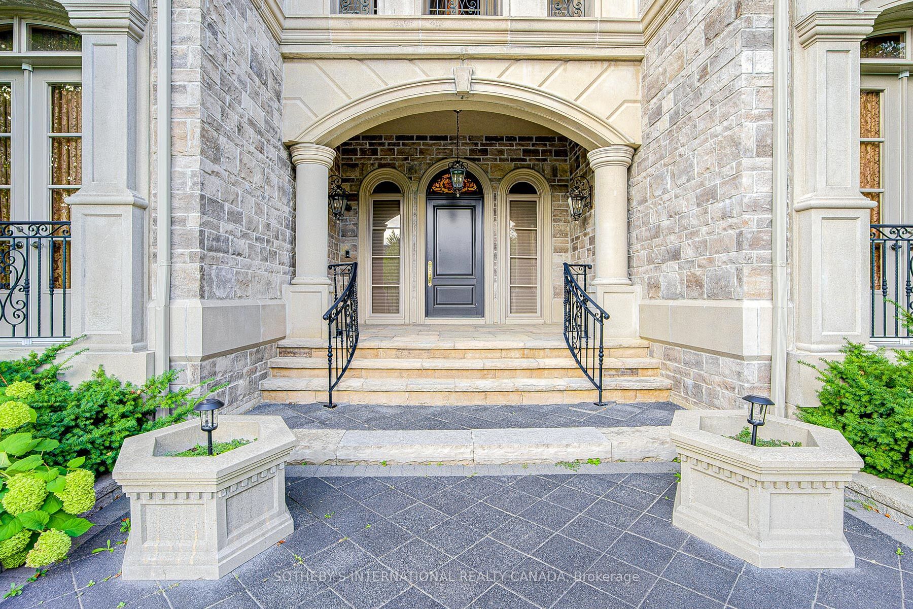 71 Grandvista Crescent