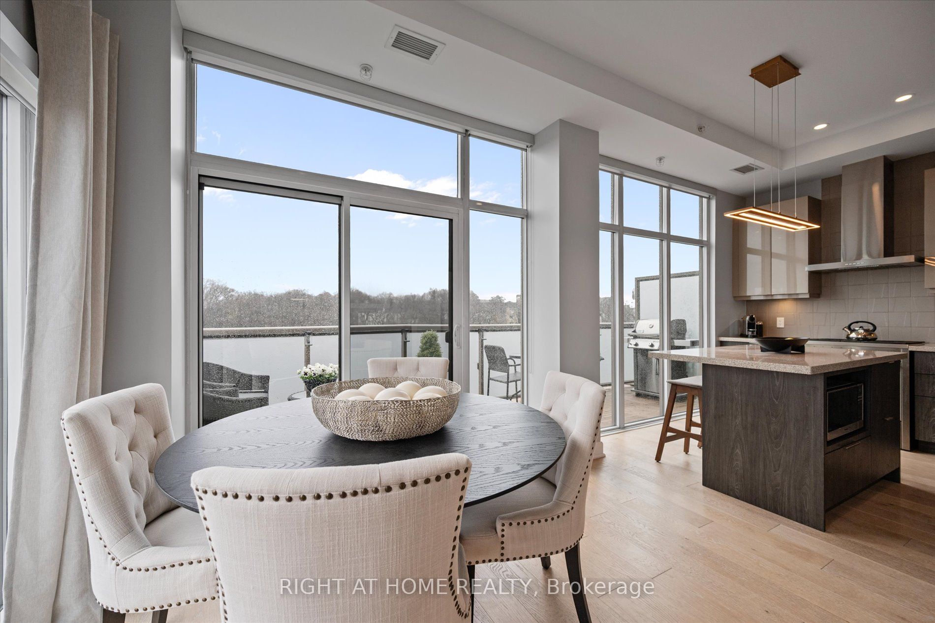 580 Kingston Road 601