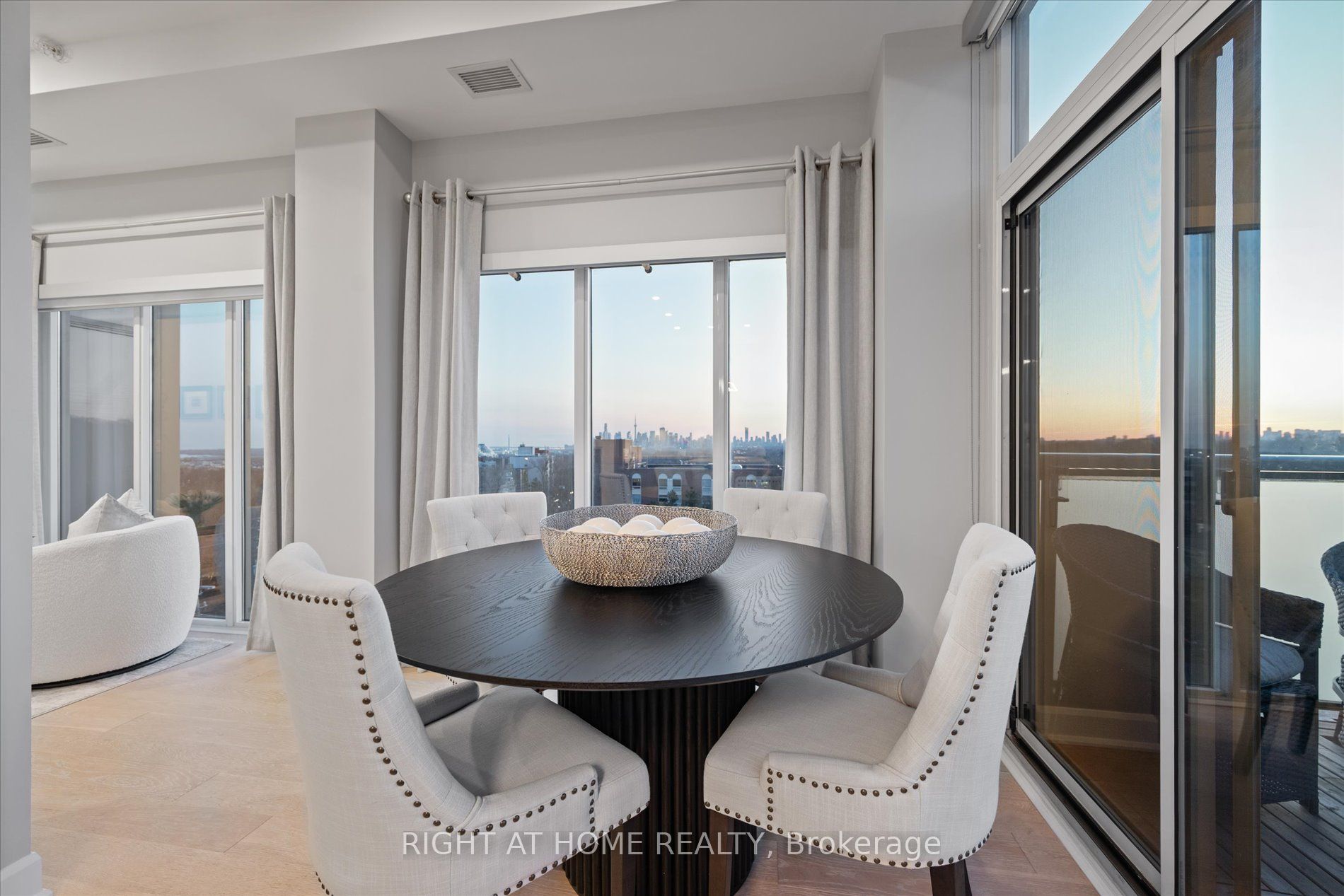 580 Kingston Road 601