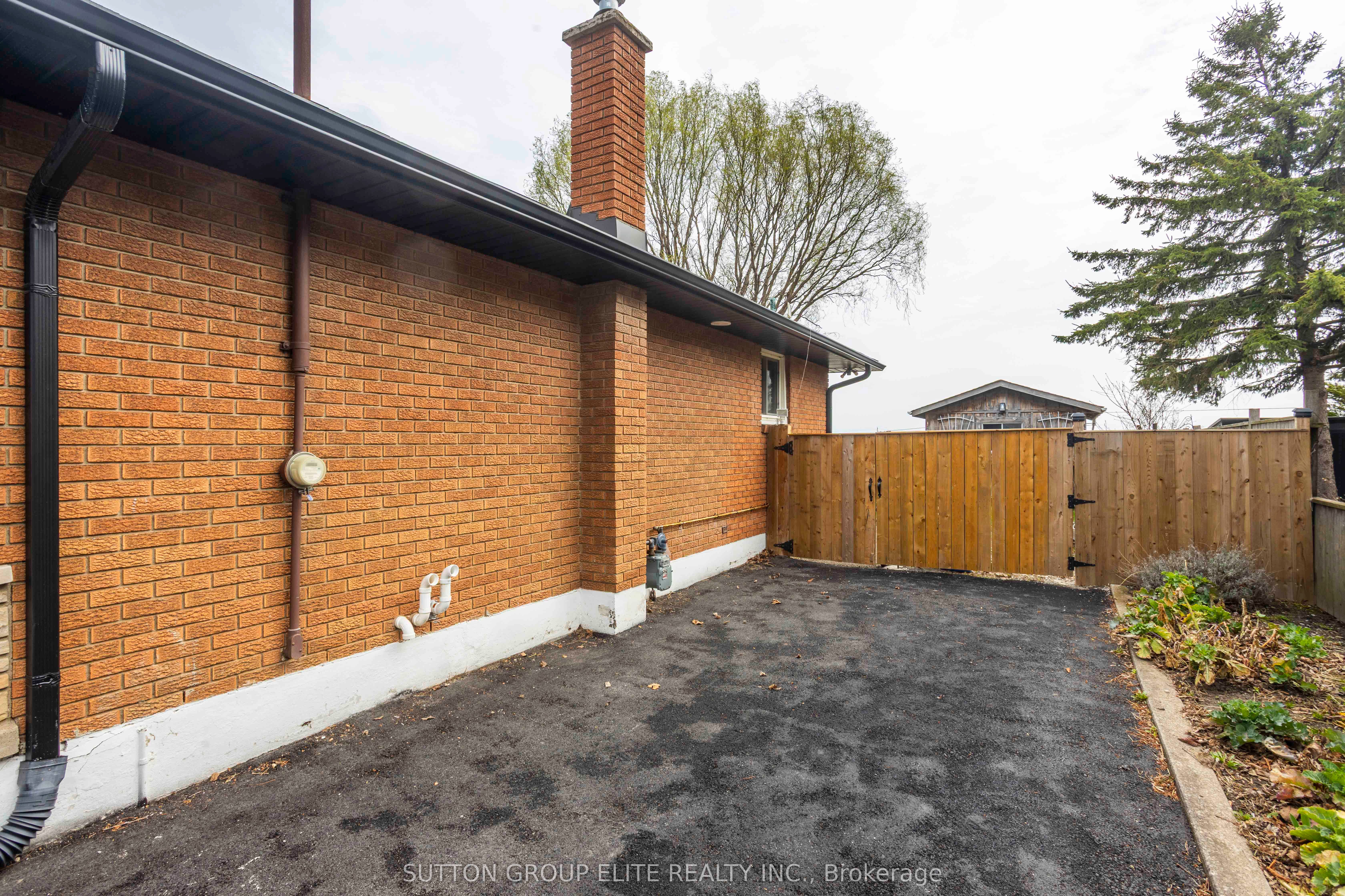 4165 Victoria Avenue