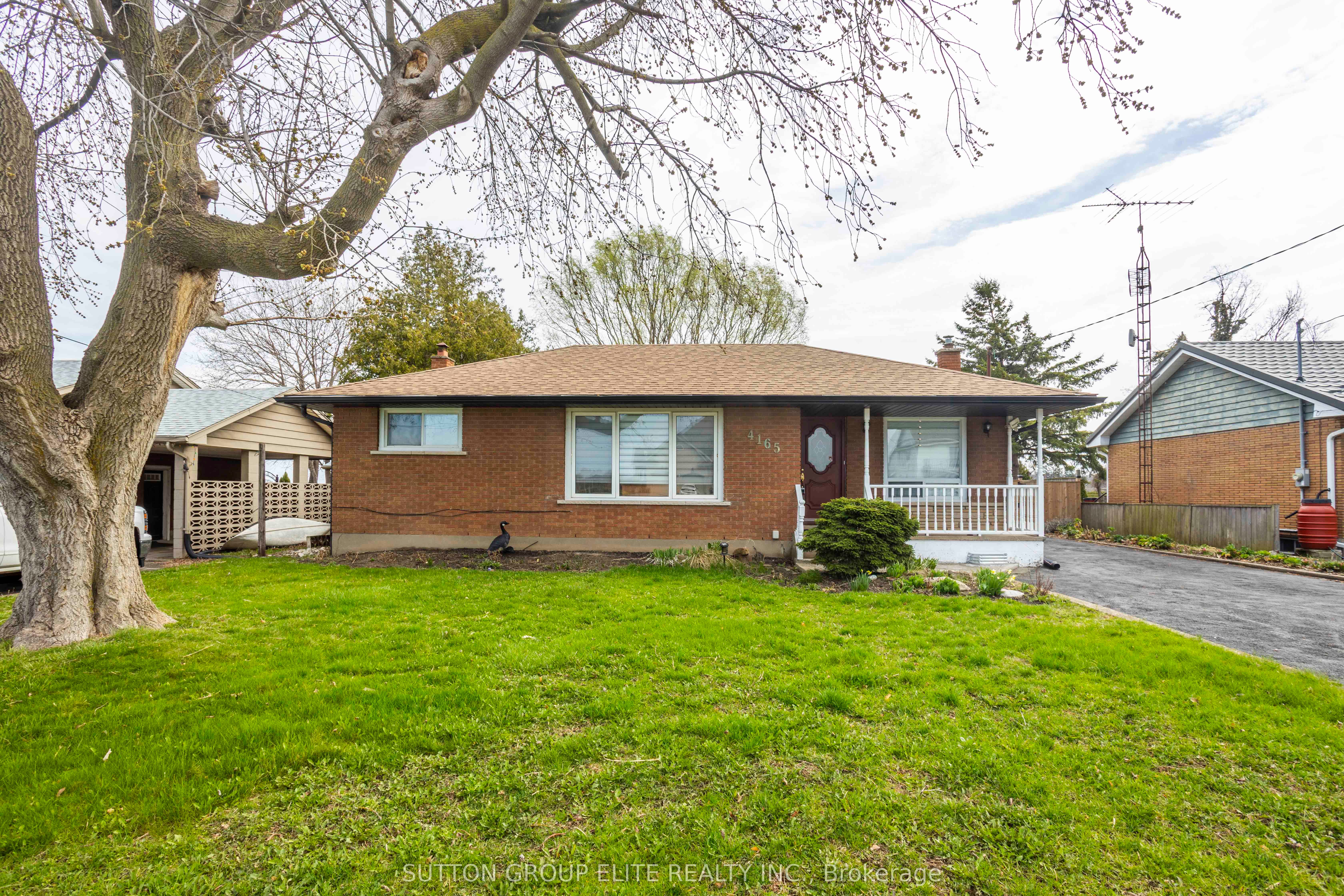 4165 Victoria Avenue