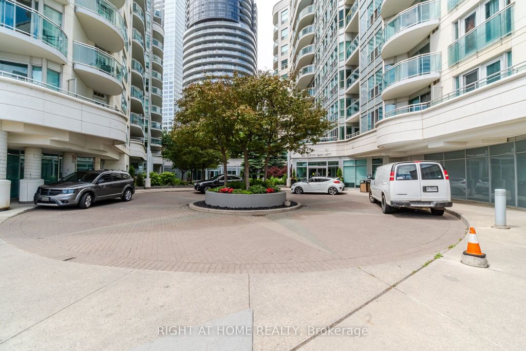 Photo of 600 Queens Quay #219, Toronto, ON M5V 3M3 (MLS # C12522622)