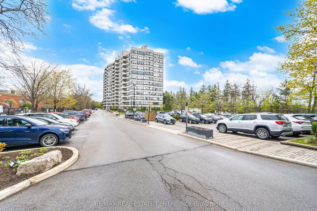 Photo of 8501 Bayview Avenue #1414, Richmond Hill, ON L4B 3J7 (MLS # N13106472)