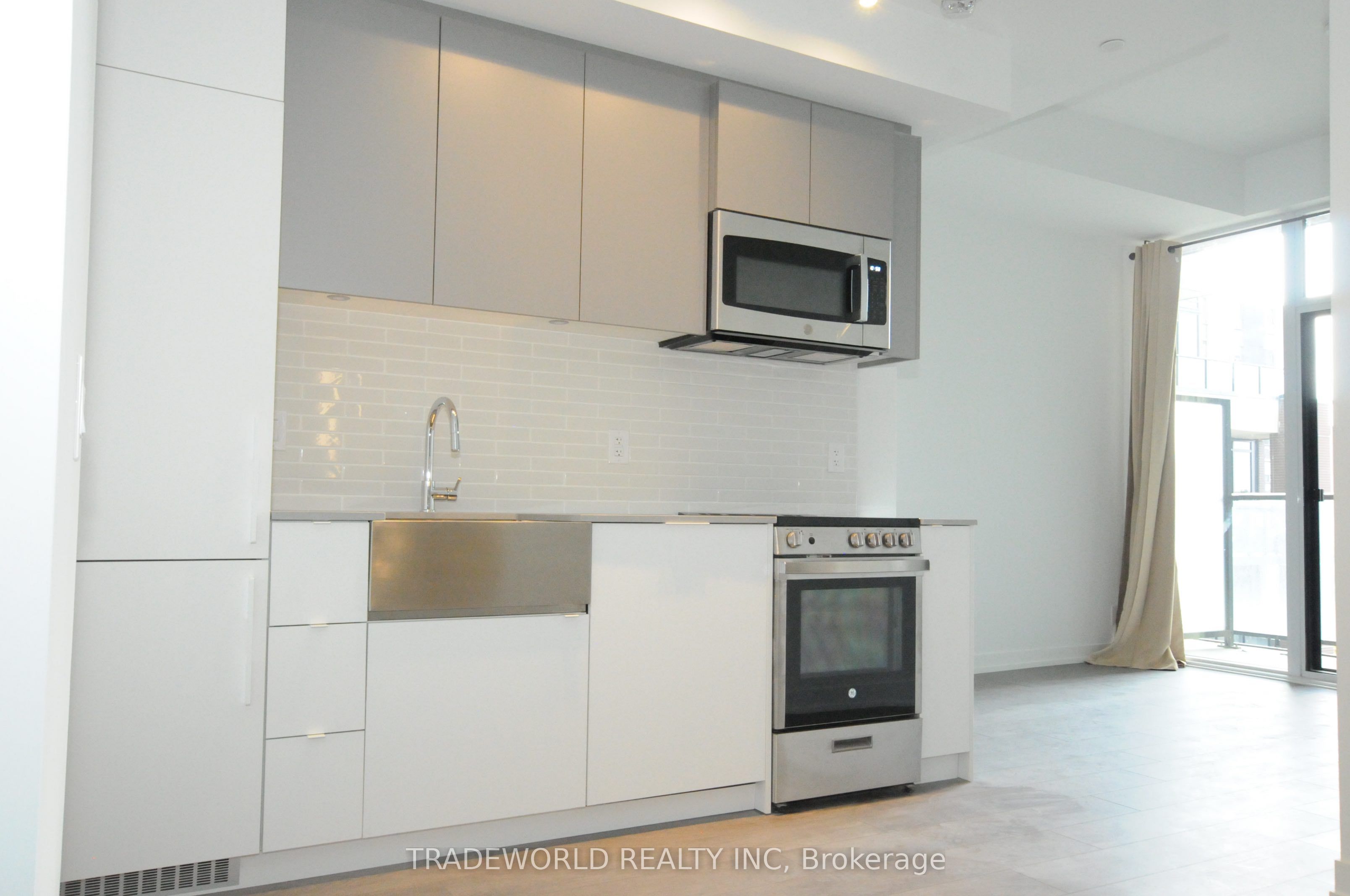 270 Dufferin Street 415