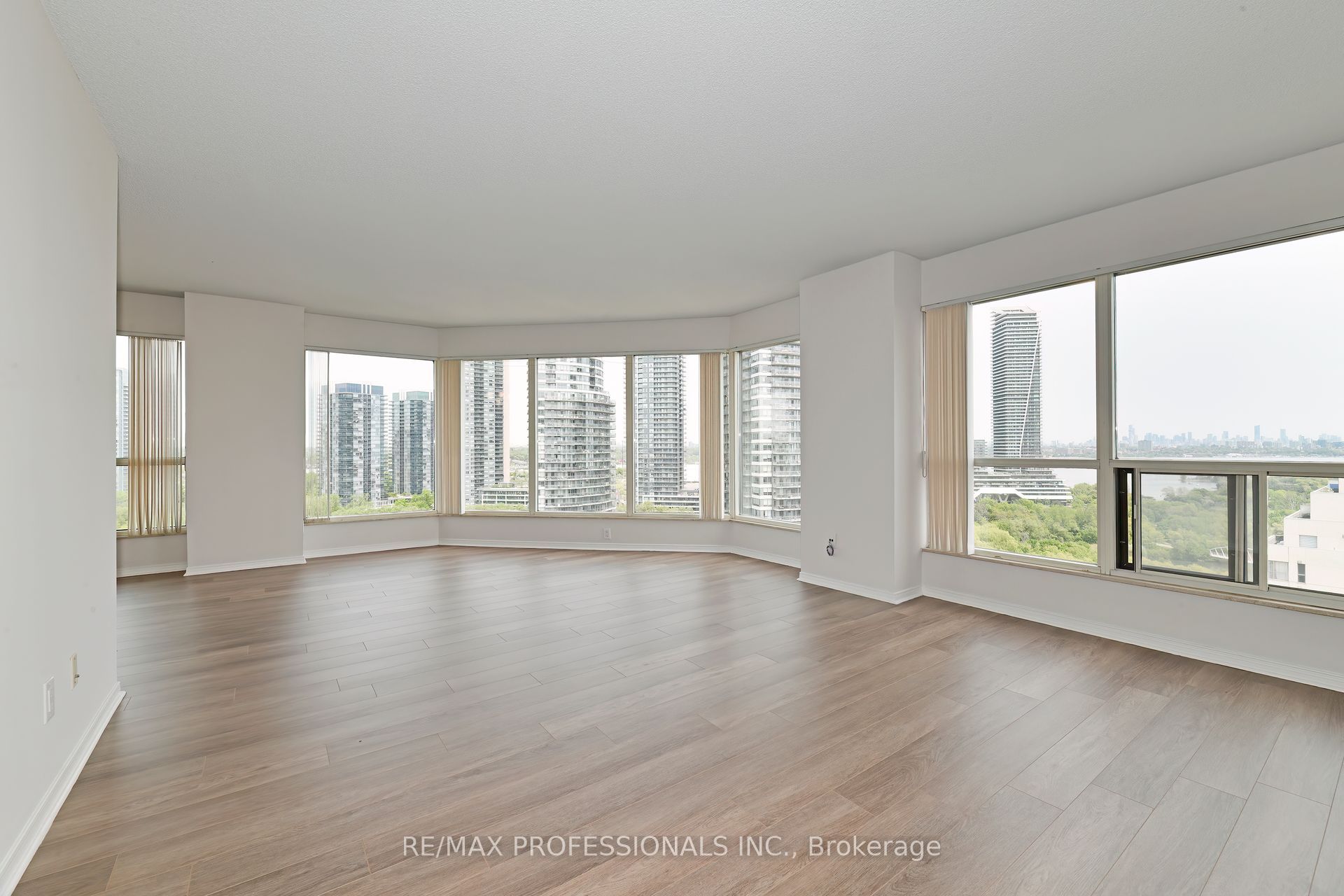 2269 Lakeshore Road W 2004