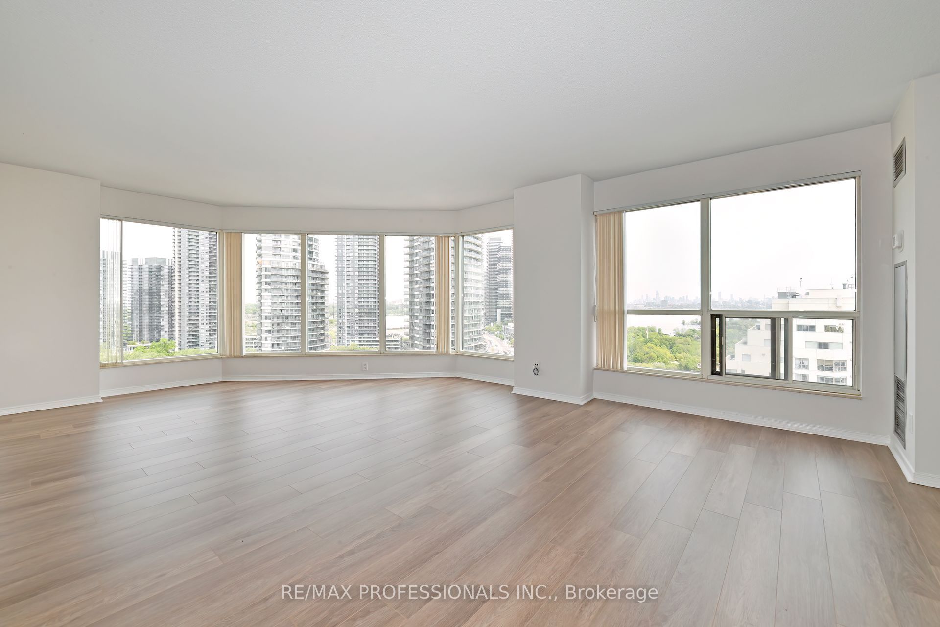 2269 Lakeshore Road W 2004