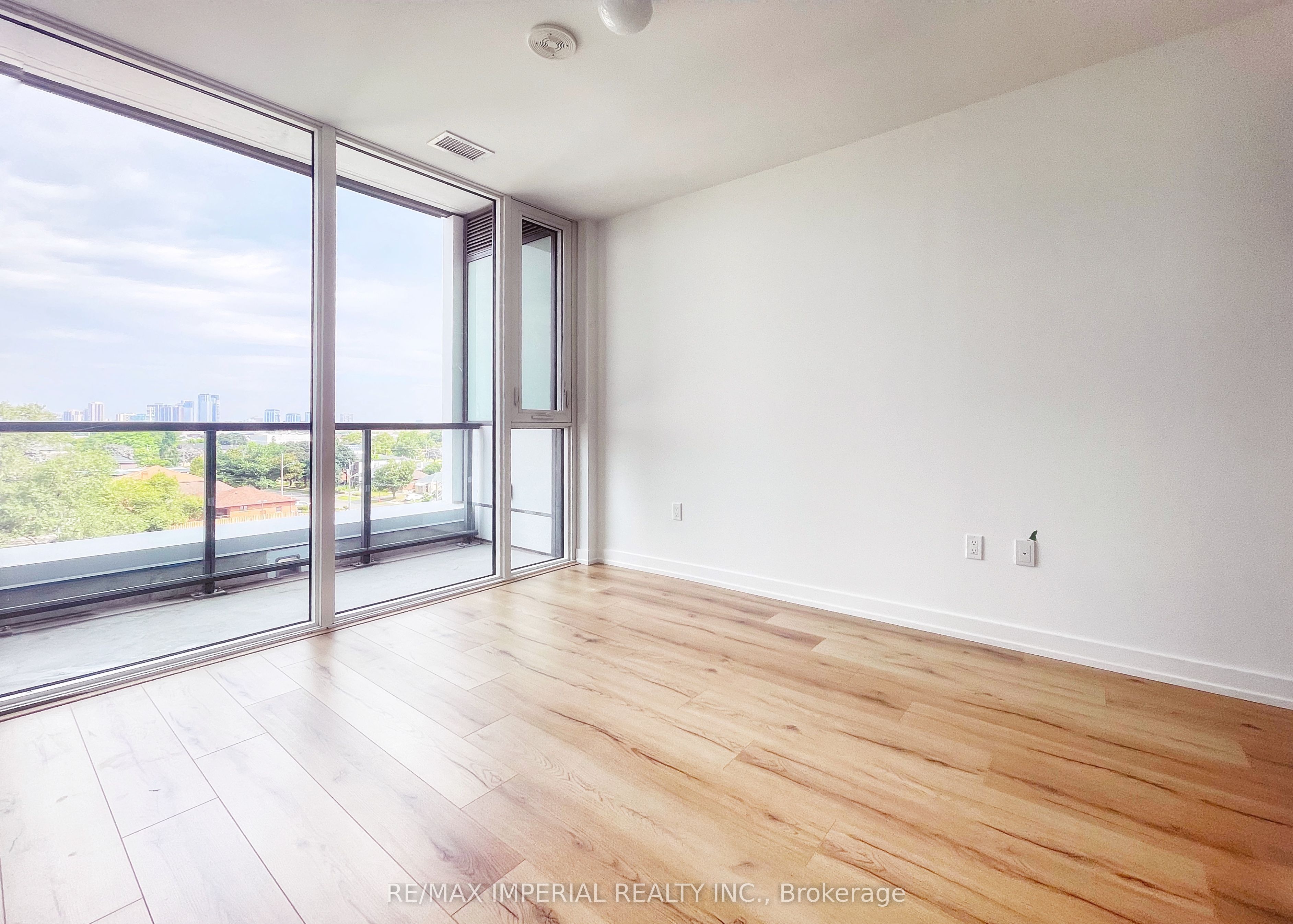 1195 The Queensway N/A 605