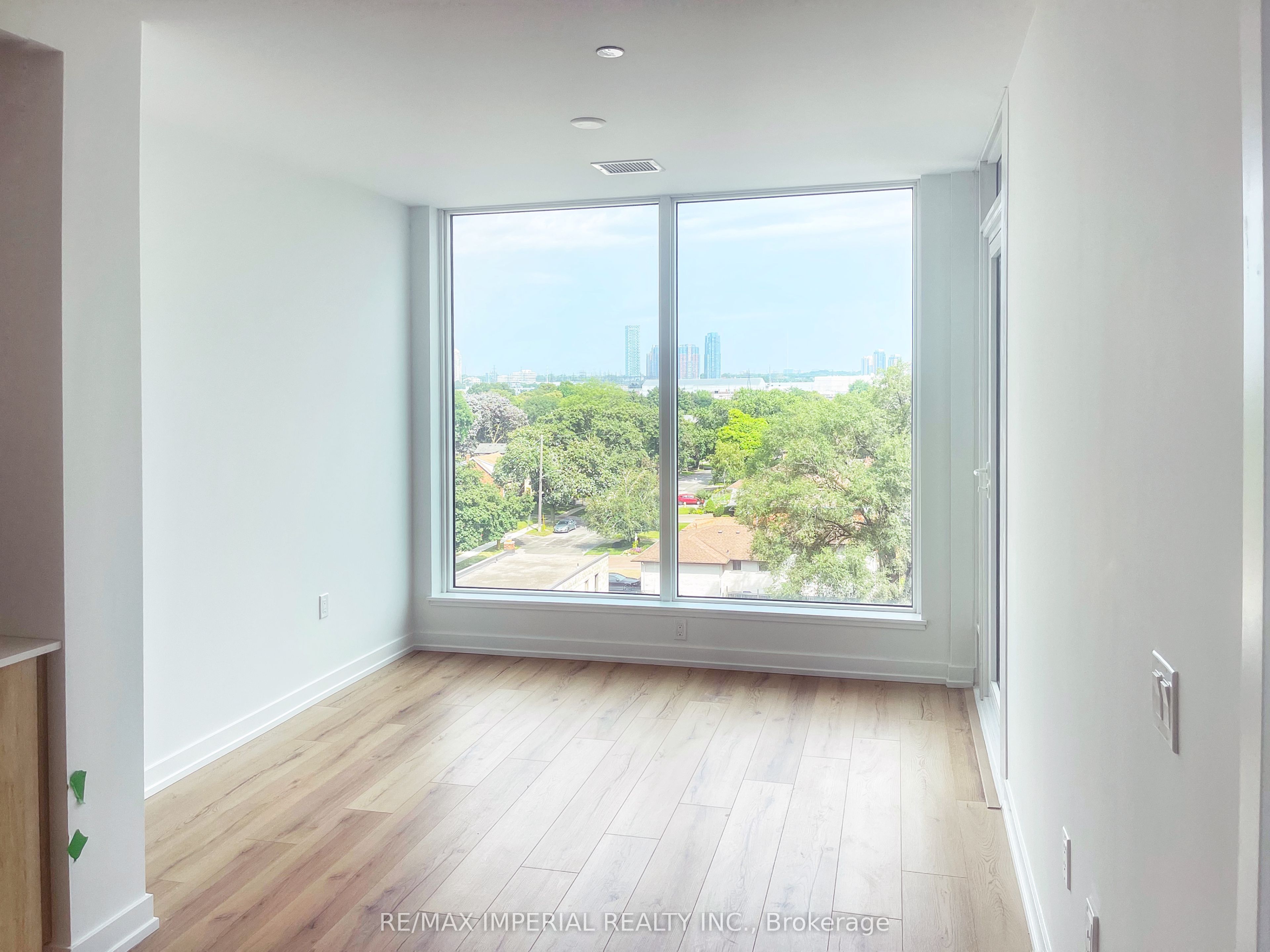 1195 The Queensway N/A 605