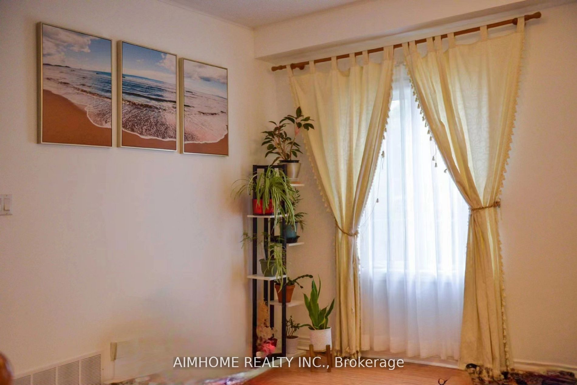 228 Kimono Crescent