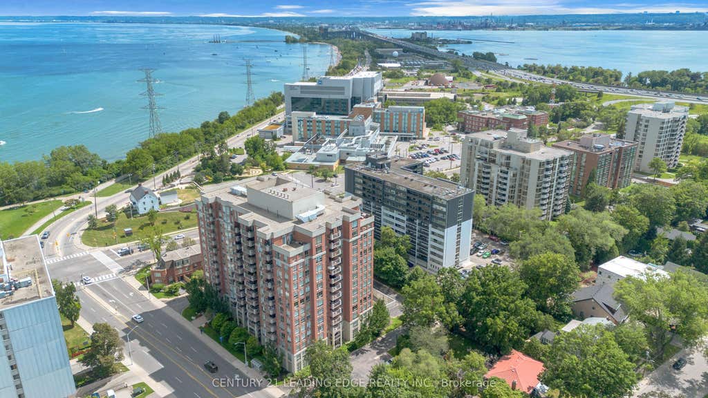 Photo of 442 Maple Ave Avenue #403, Burlington, ON L7S 2L7 (MLS # W13654036)