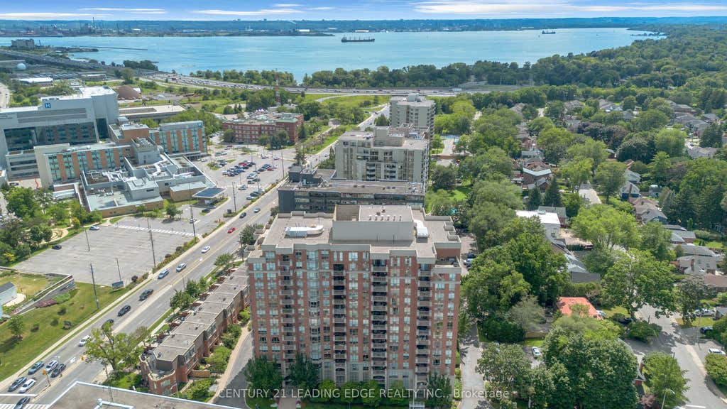 Photo of 442 Maple Ave Avenue #403, Burlington, ON L7S 2L7 (MLS # W13654036)