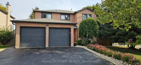 1517 Queensbury Crescent Oakville ON L6H 4G6