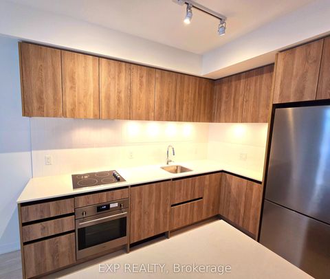 7950 bathurst Street A-419 Vaughan ON L4J 0L4