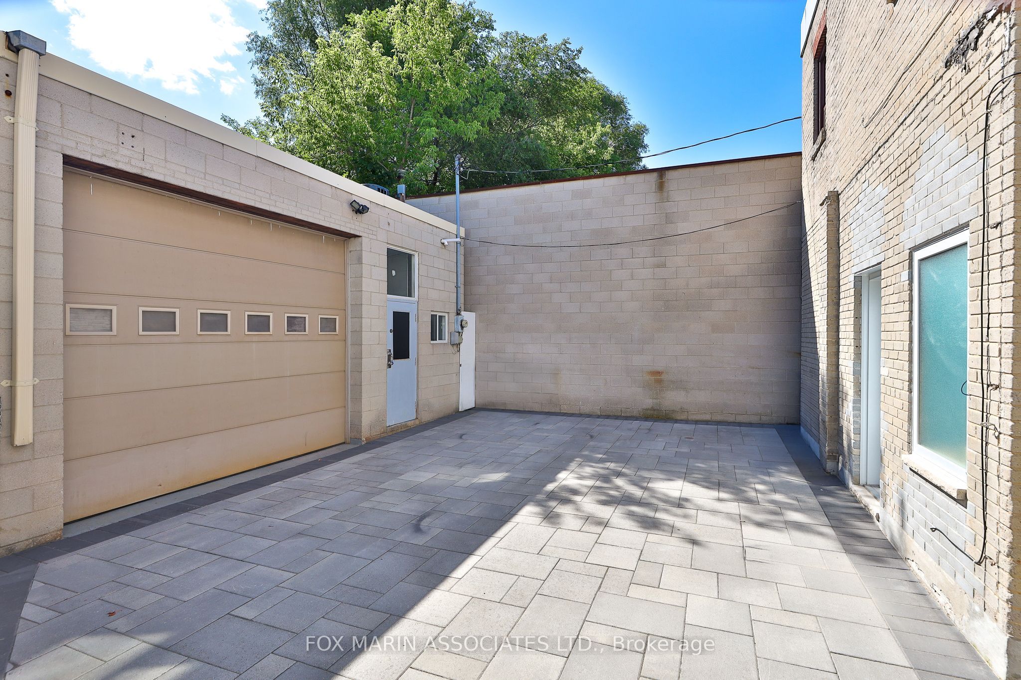 1215 Woodbine Avenue