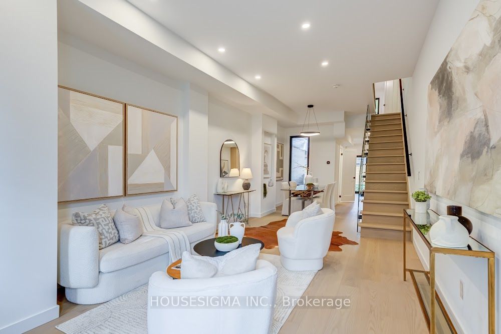 732 Adelaide Street W