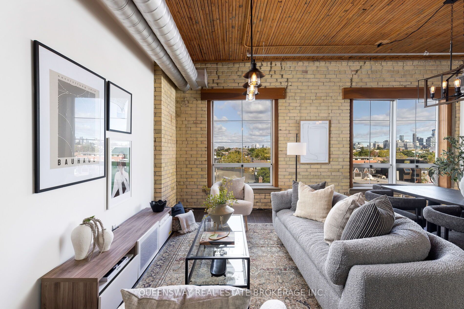 781 King Street W 602
