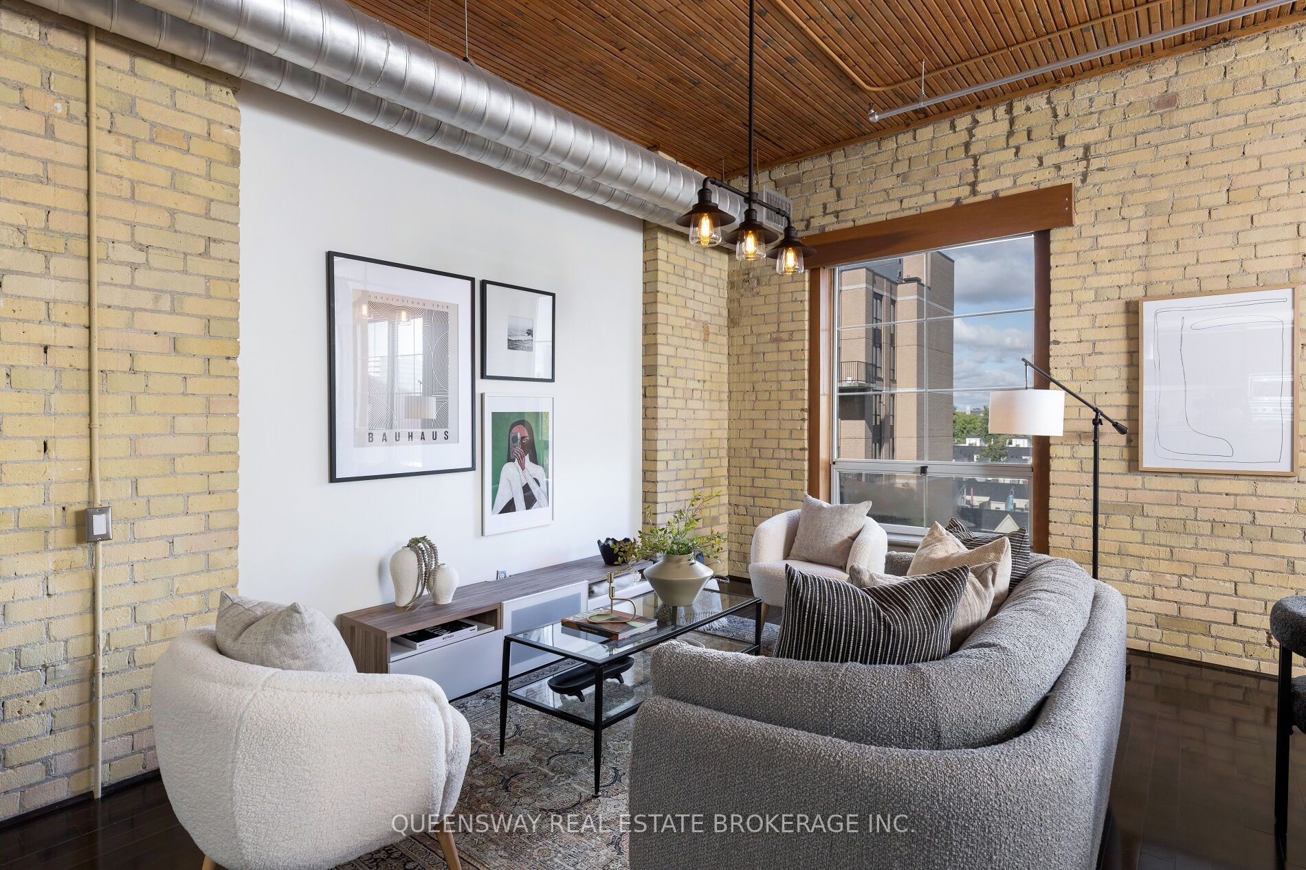 781 King Street W 602