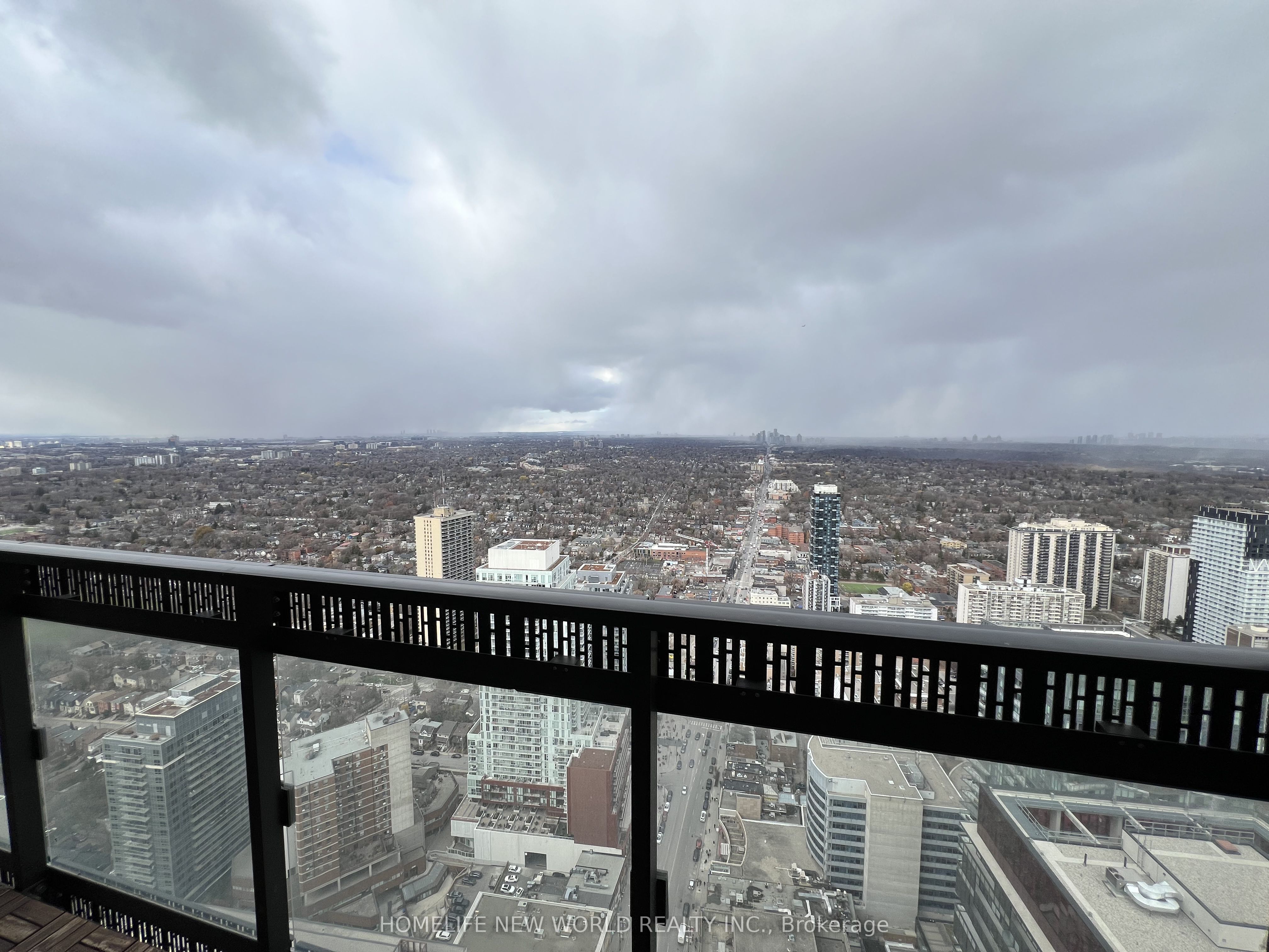 Photo 1 of 8 — 8 Eglinton Avenue E 4806, Toronto, ON M4P 0C1