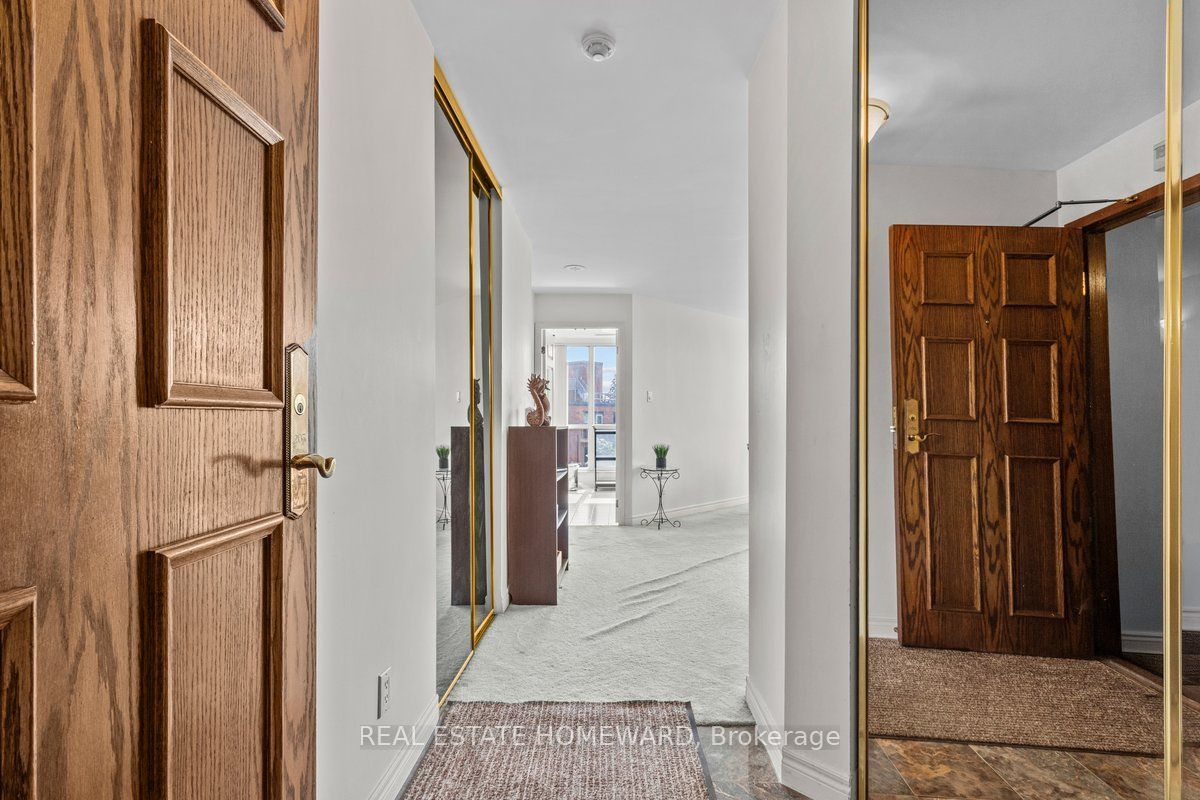 2285 Lake Shore Boulevard W 203