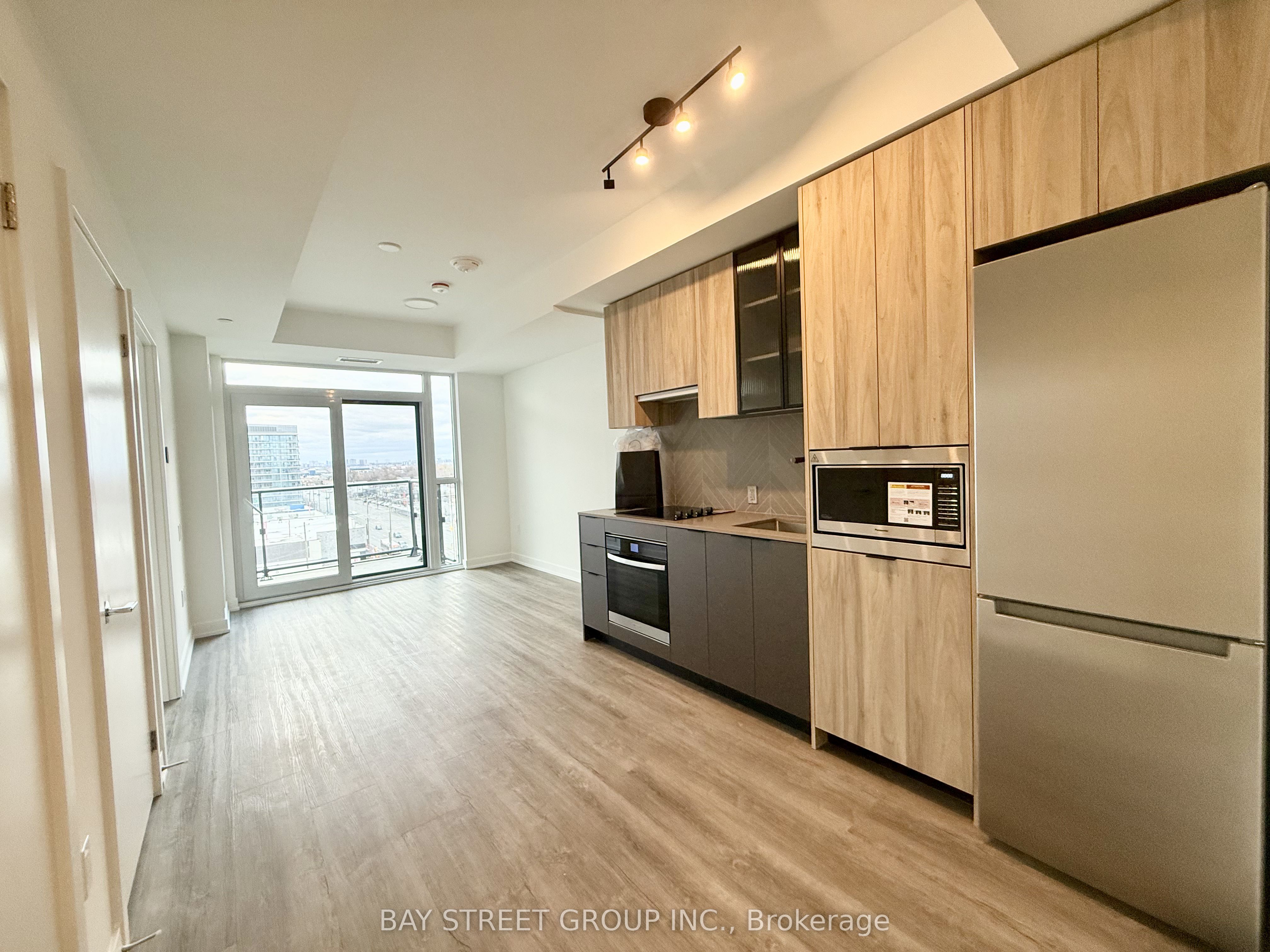 1037 The Queensway N/A 713