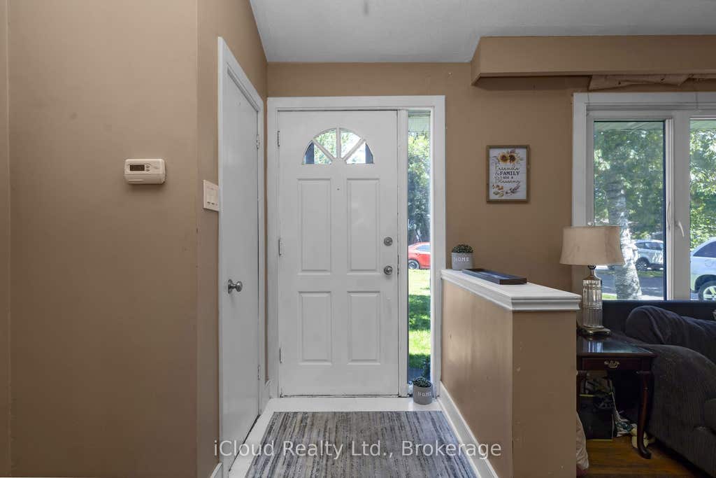 Photo of 32 Mowbray Place, Halton Hills, ON L7J 2J8 (MLS # W13648286)