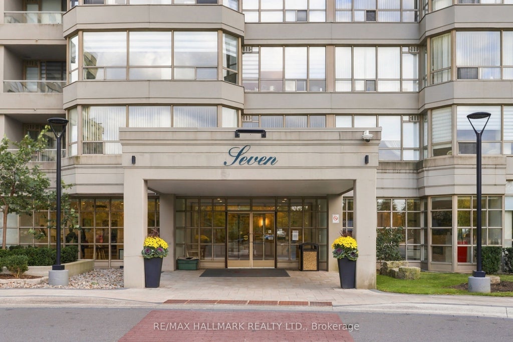 Photo of 7 Townsgate Drive #415, Vaughan, ON L4J 7Z9 (MLS # N14120706)