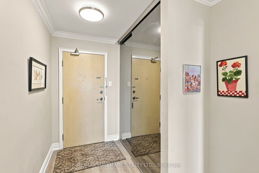 Photo of 7 Townsgate Drive #415, Vaughan, ON L4J 7Z9 (MLS # N14120706)