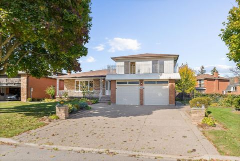 305 Ulric Crescent Oakville ON L6K 3R3