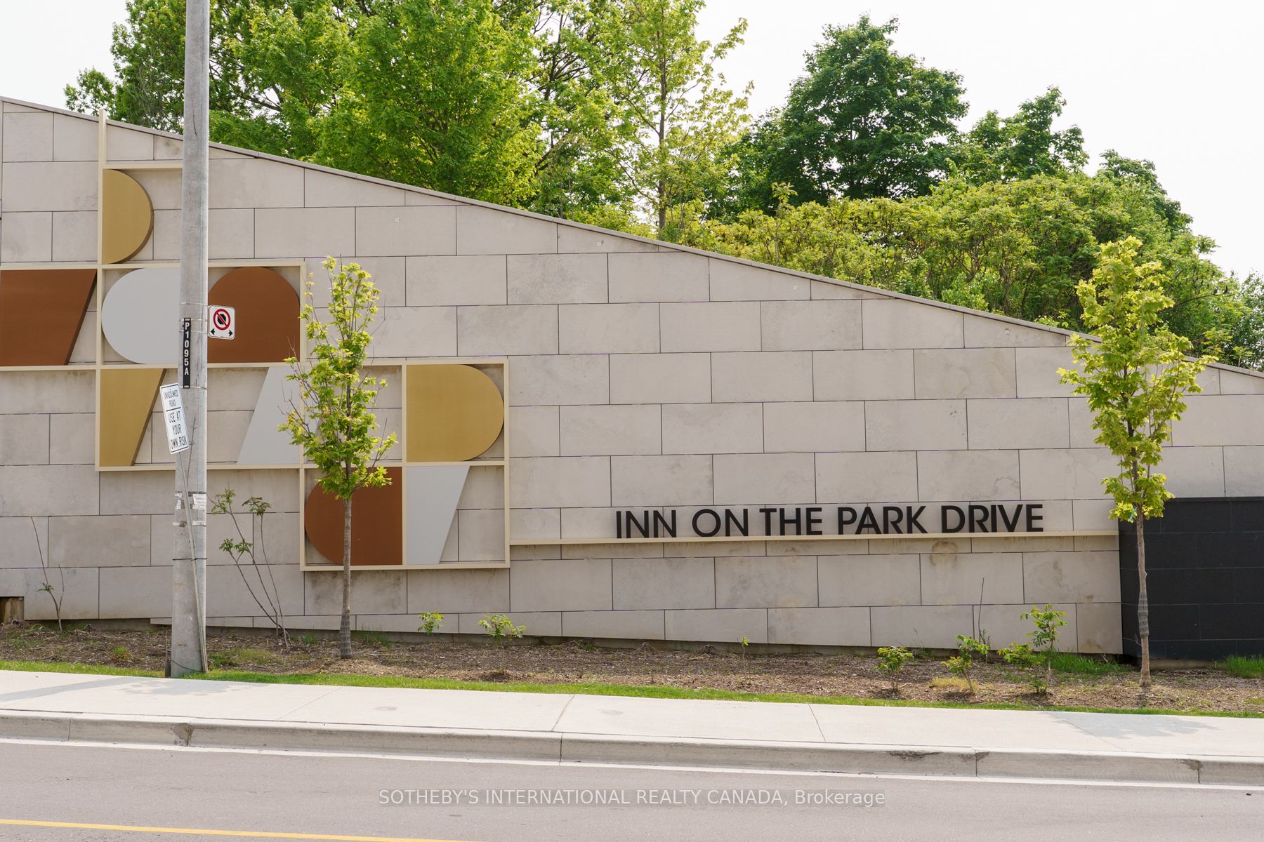 10 Inn on the Park N/A W 1101