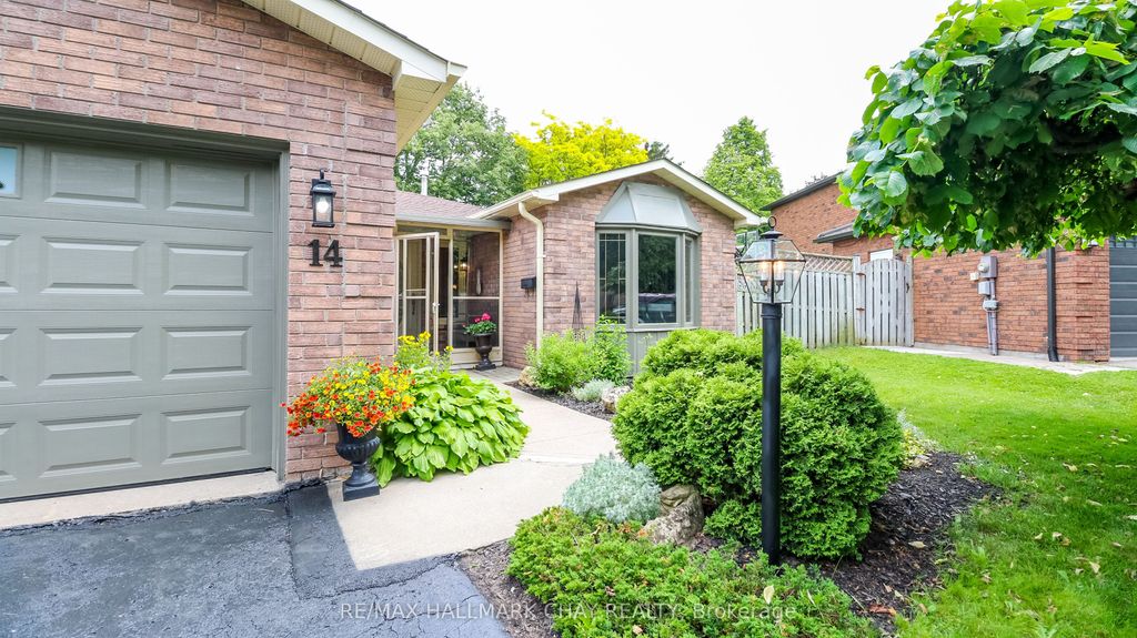 Photo of 14 Autumn Lane, Barrie, ON L4N 6G8 (MLS # S12980092)